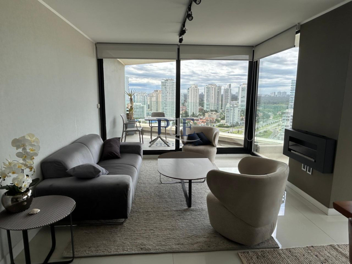 Piso alto con vista panorámica, Avenida Chiverta 3 dorm 3 baños más toilette. - Imagen 8