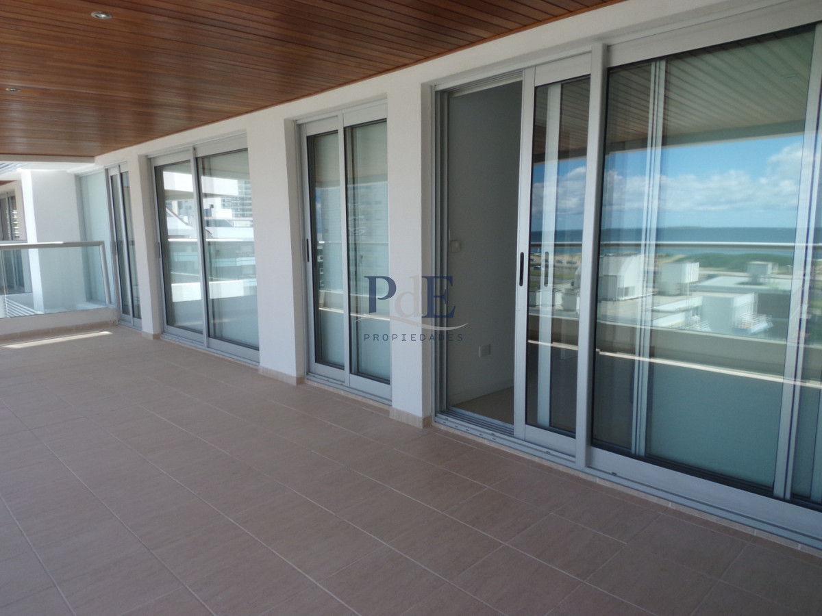 Tu refugio ideal a pasos del mar en Punta del Este! - Imagen 1