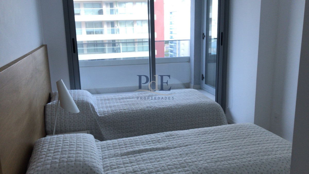 Playa Brava, apartamento 2 dormitorios con 2 baños con servicios  - Imagen 15