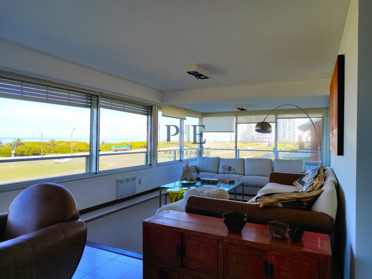 Apartamento con Vista a Playa Brava