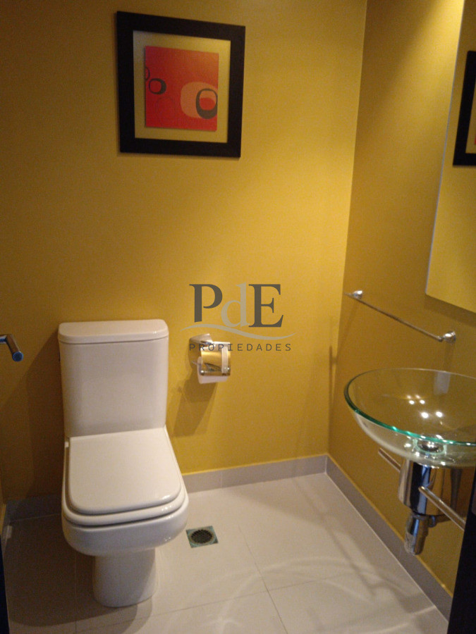 Apartamento pasante en venta en Playa Mansa - Imagen 1