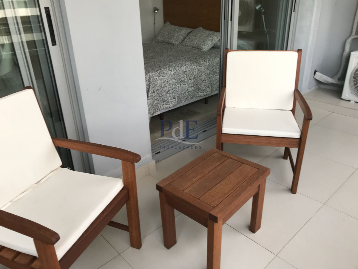 Playa Brava, apartamento 2 dormitorios con 2 baños con servicios  - Imagen 2