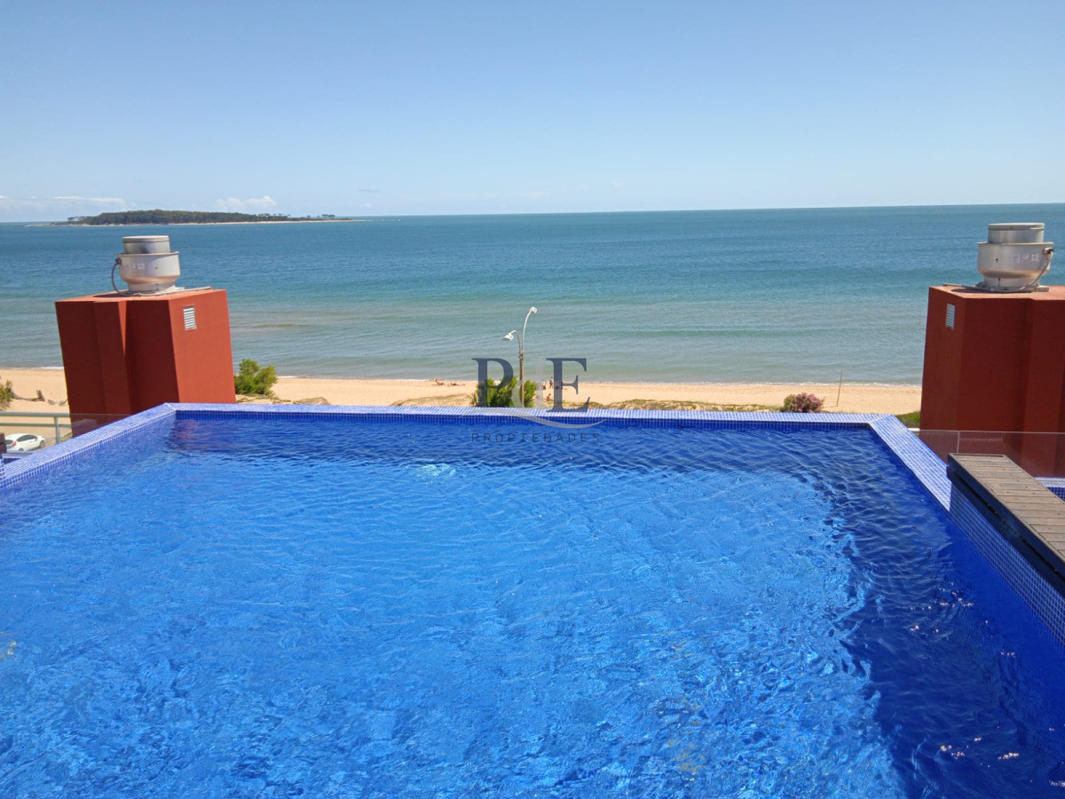 Apartamento pasante en venta en Playa Mansa - Imagen 26