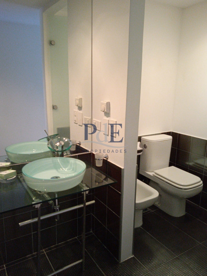 Apartamento pasante en venta en Playa Mansa - Imagen 14