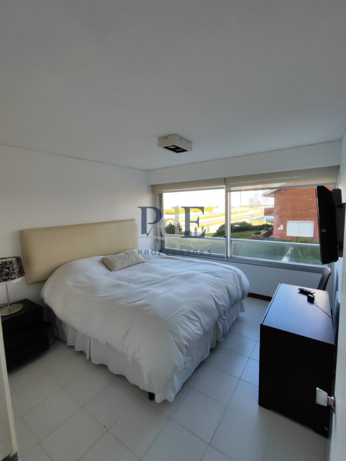 Apartamento con Vista a Playa Brava - Imagen 9