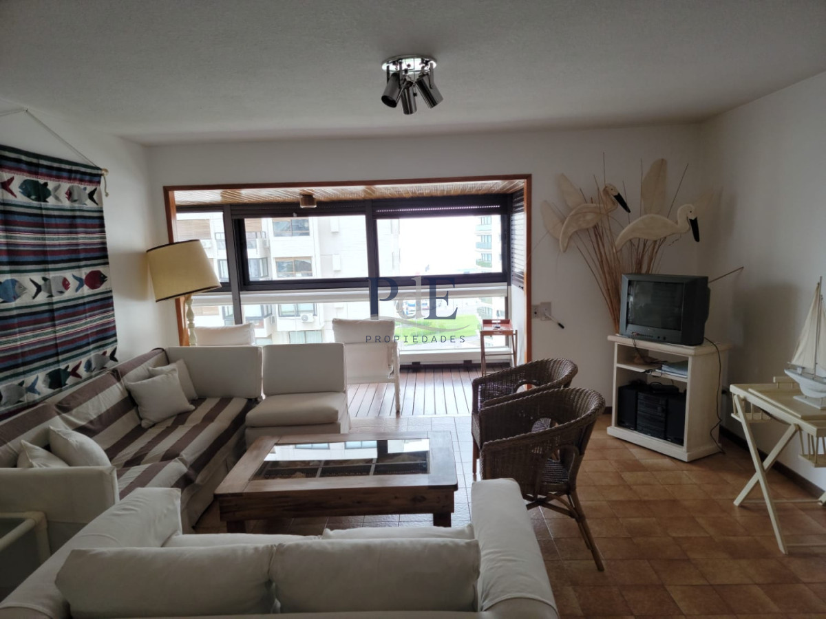 Apartamento en Edificio Parquemar - Imagen 1