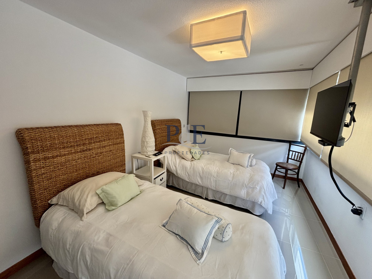 Dúplex tipo casa frente al mar | 3 suites + dependencia | Barbacoa cerrada privada - Imagen 23