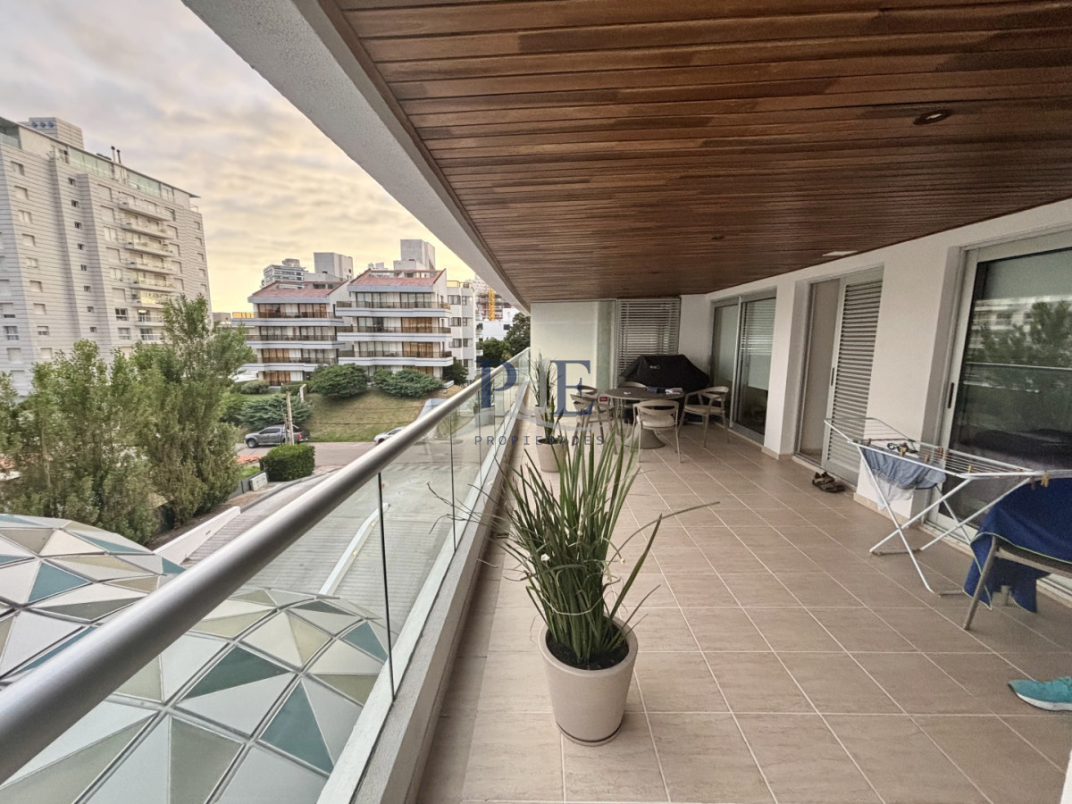 Apartamento en alquiler, 1ª quincena de enero | Parada 6, Playa Brava - Imagen 2