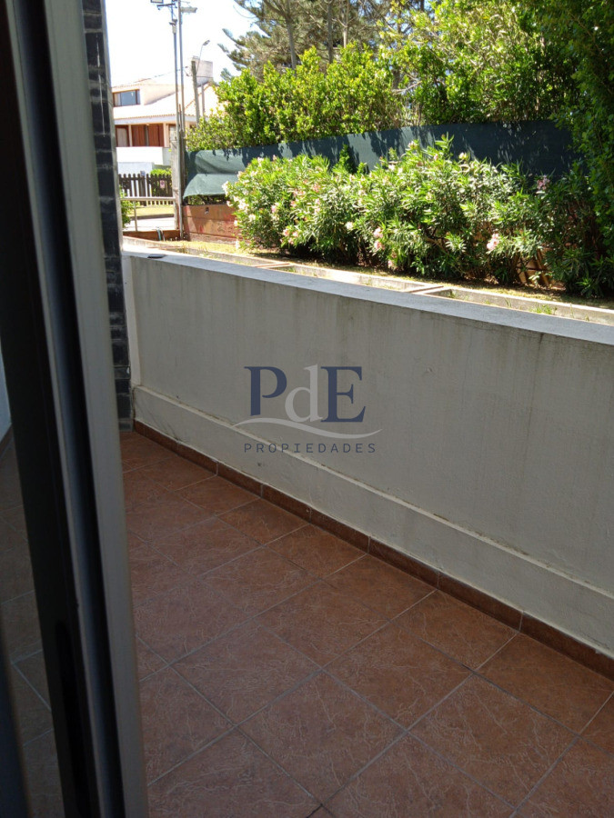 Apartamento pasante en venta en Playa Mansa - Imagen 18