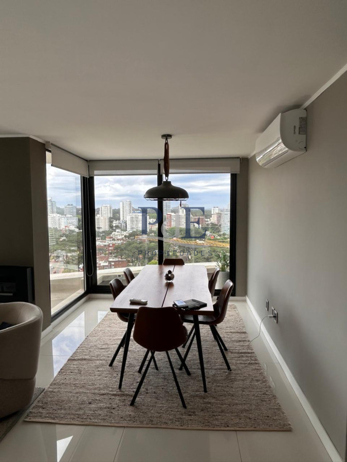 Piso alto con vista panorámica, Avenida Chiverta 3 dorm 3 baños más toilette. - Imagen 20