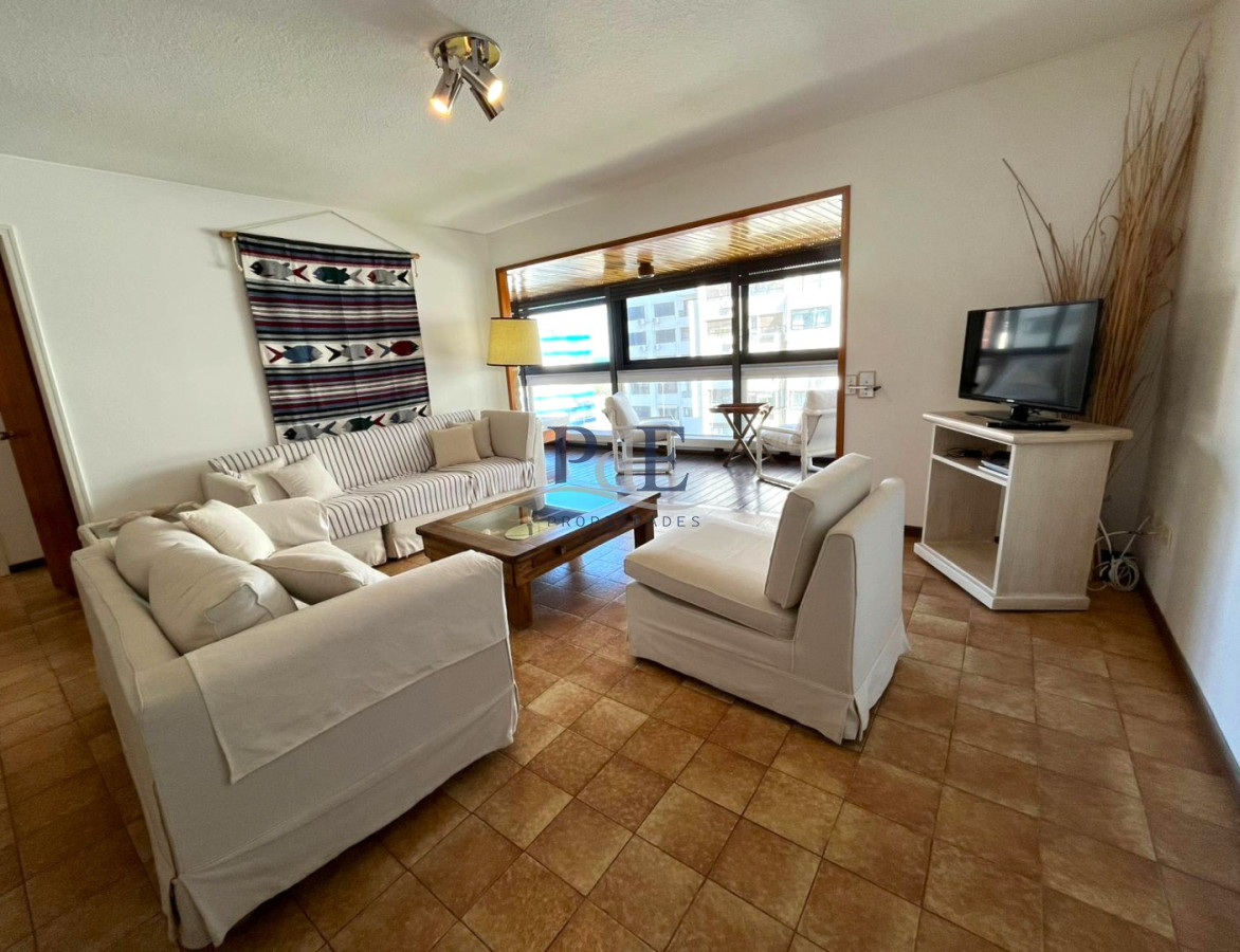 Parada 1 de Playa Brava, frente a Los Dedos | 2 dorm y 2 baños | Venta - Imagen 1