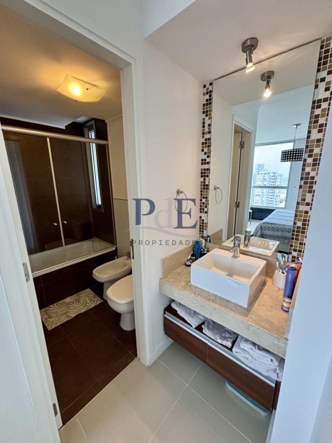 Apartamento amplio de categoría con vista a Playa Mansa y Playa Brava - Imagen 11