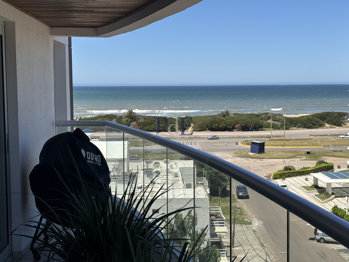 Apartamento en Venta a 50 metros de Playa Brava - Imagen 2