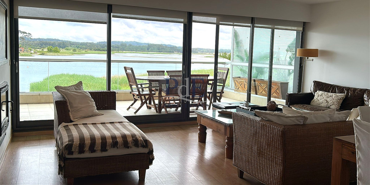 Espectacular departamento con vista al mar y a la laguna.
