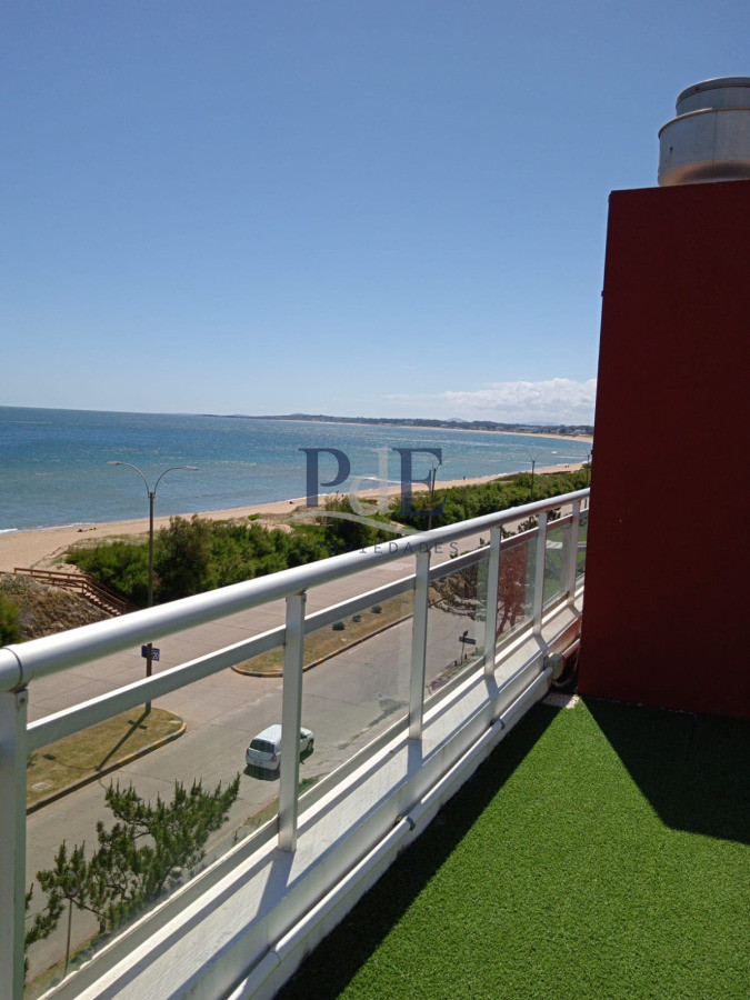 Apartamento pasante en venta en Playa Mansa - Imagen 30