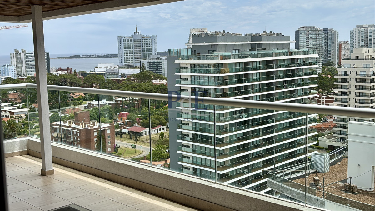 A pasos del mar apartamento disponible en alquiler ANUAL!