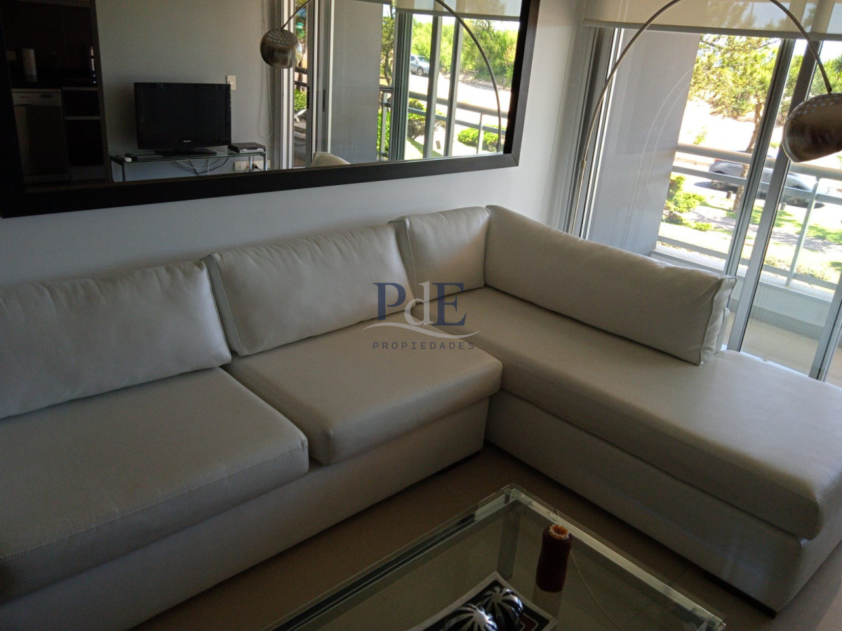 Apartamento pasante en venta en Playa Mansa - Imagen 19