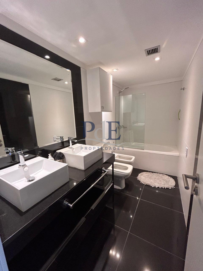 Piso alto con vista panorámica, Avenida Chiverta 3 dorm 3 baños más toilette. - Imagen 21