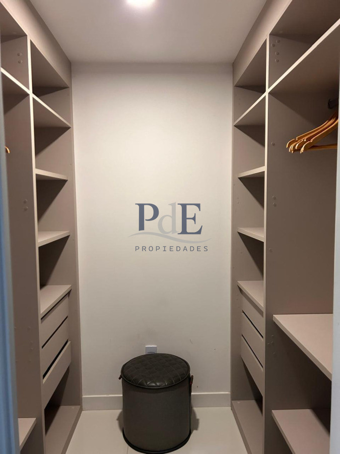 Piso alto con vista panorámica, Avenida Chiverta 3 dorm 3 baños más toilette. - Imagen 14