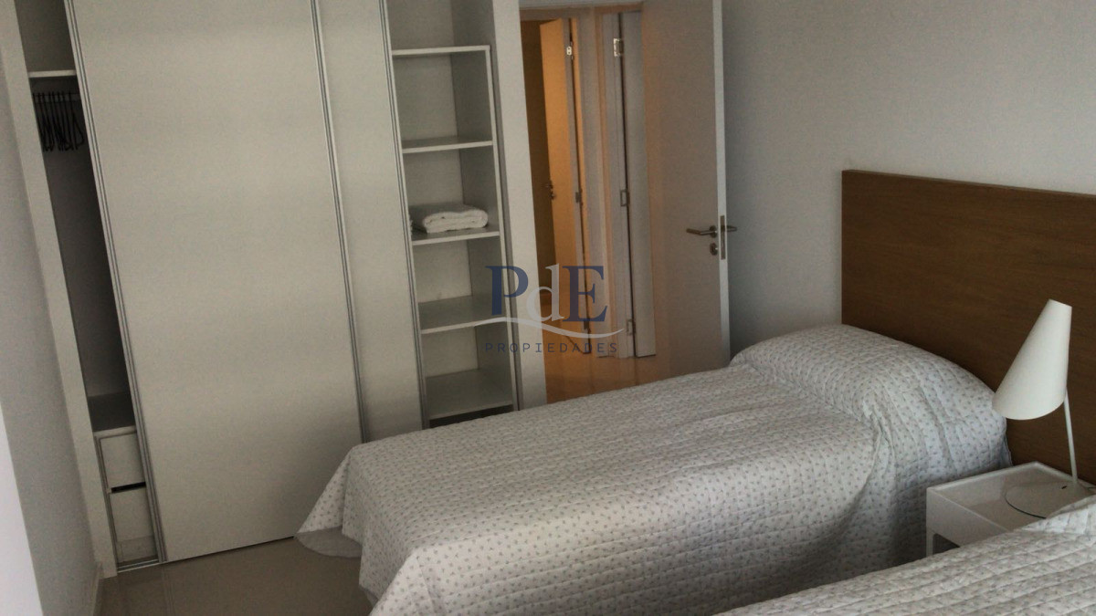 Playa Brava, apartamento 2 dormitorios con 2 baños con servicios  - Imagen 16