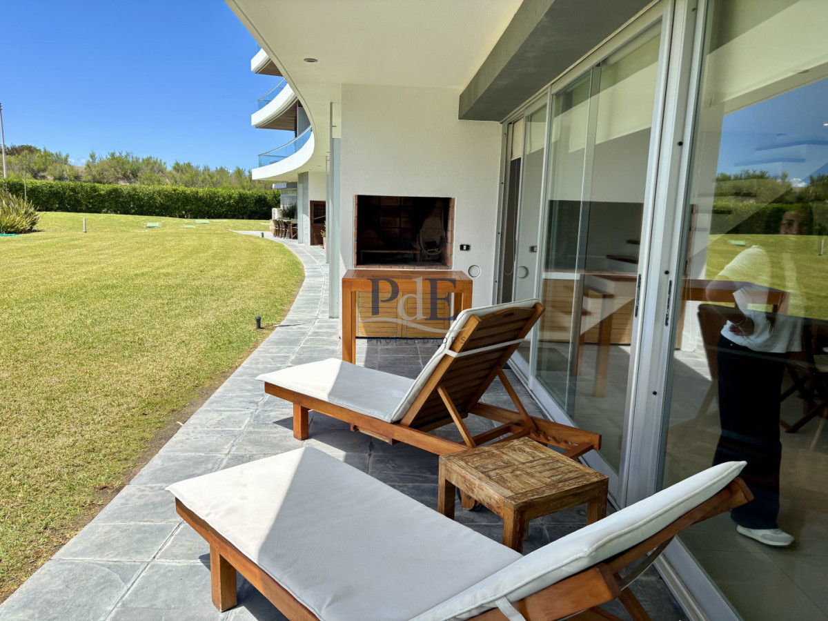 Dúplex tipo casa frente al mar | 3 suites + dependencia | Barbacoa cerrada privada