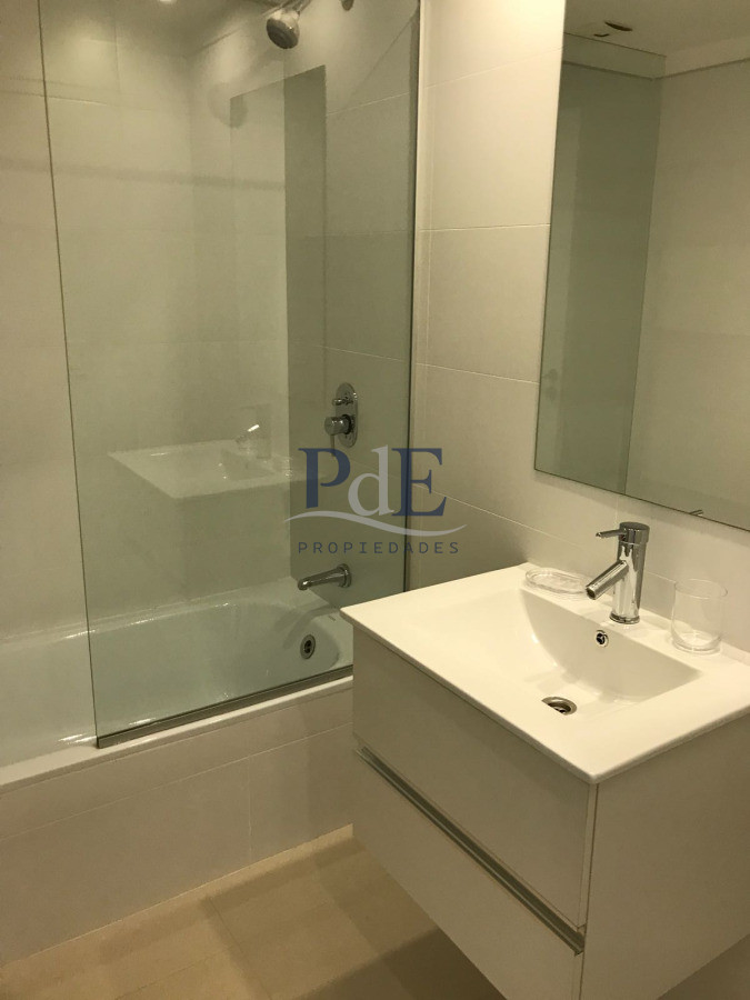 Playa Brava, apartamento 2 dormitorios con 2 baños con servicios  - Imagen 13