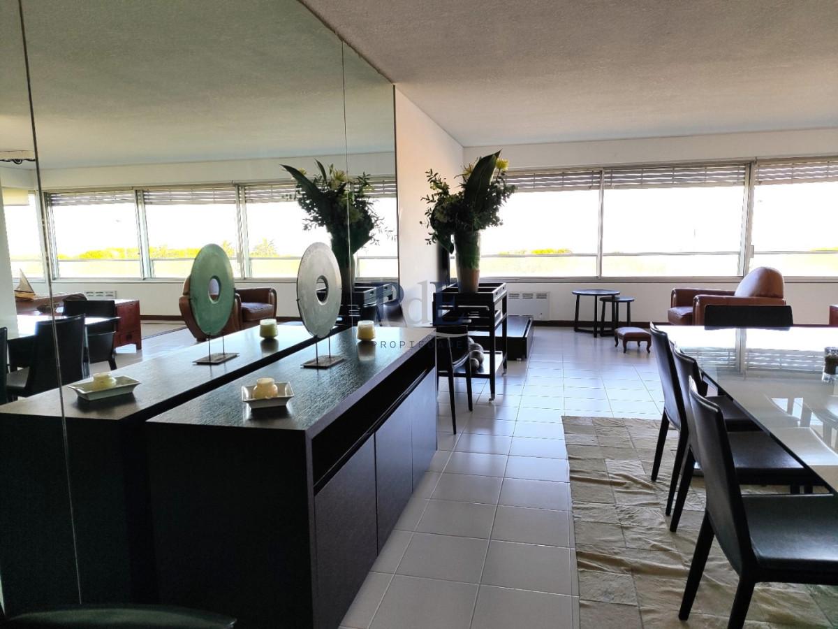 Apartamento con Vista a Playa Brava - Imagen 1