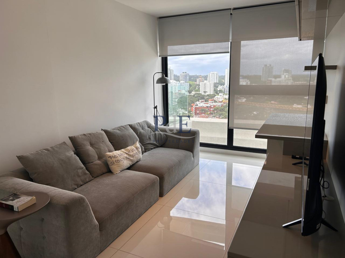 Piso alto con vista panorámica, Avenida Chiverta 3 dorm 3 baños más toilette. - Imagen 4