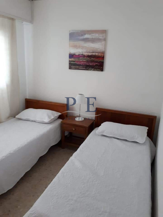 Apartamento en venta de dos dormitorios y dos baños - Imagen 1