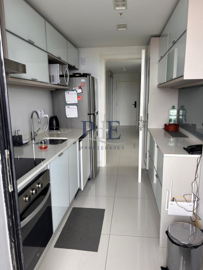 Piso alto con vista panorámica, Avenida Chiverta 3 dorm 3 baños más toilette. - Imagen 24