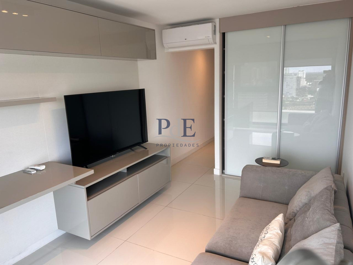 Piso alto con vista panorámica, Avenida Chiverta 3 dorm 3 baños más toilette. - Imagen 10