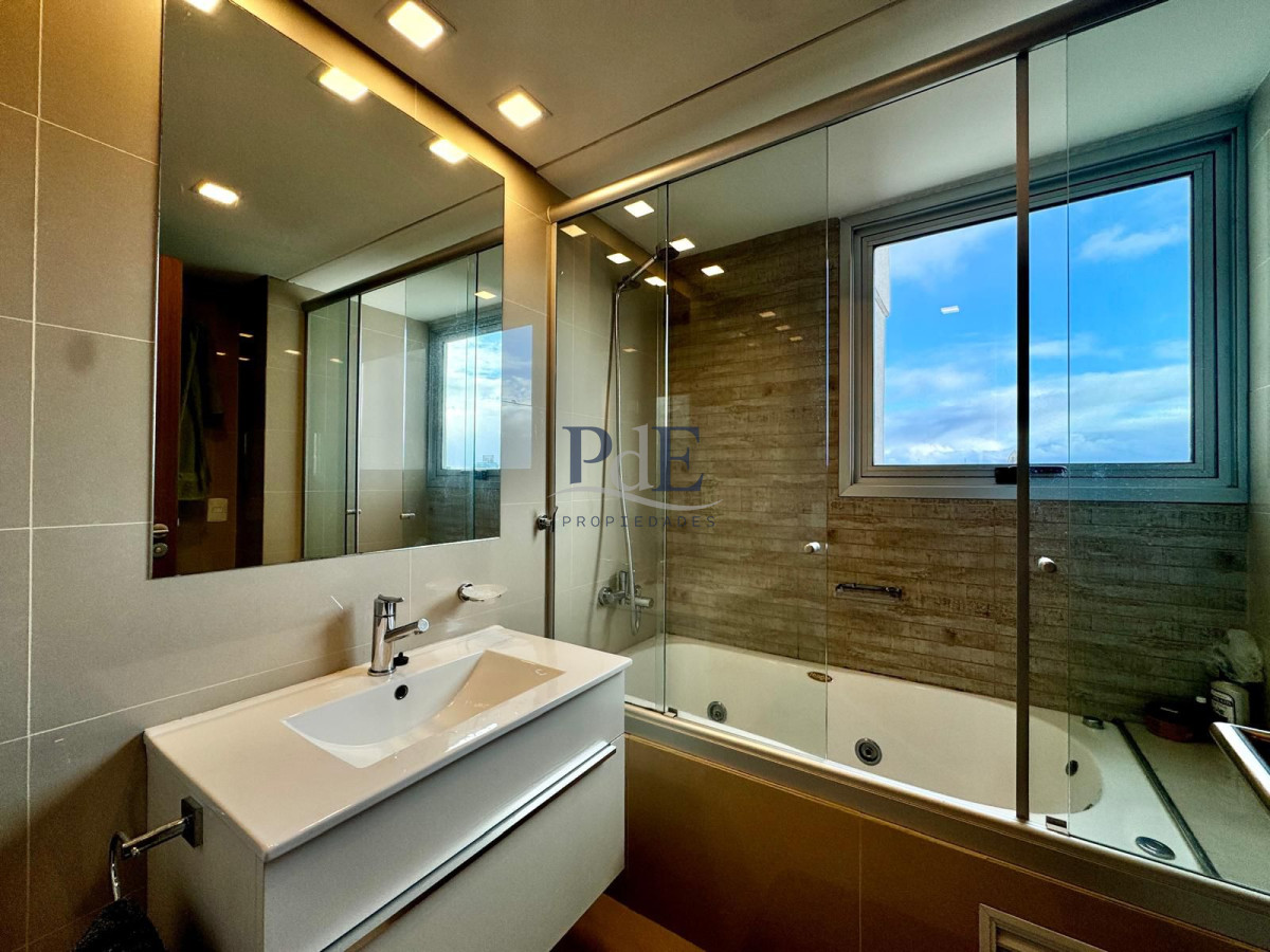 Apartamento en Venta | Playa Brava, Punta del Este. - Imagen 1