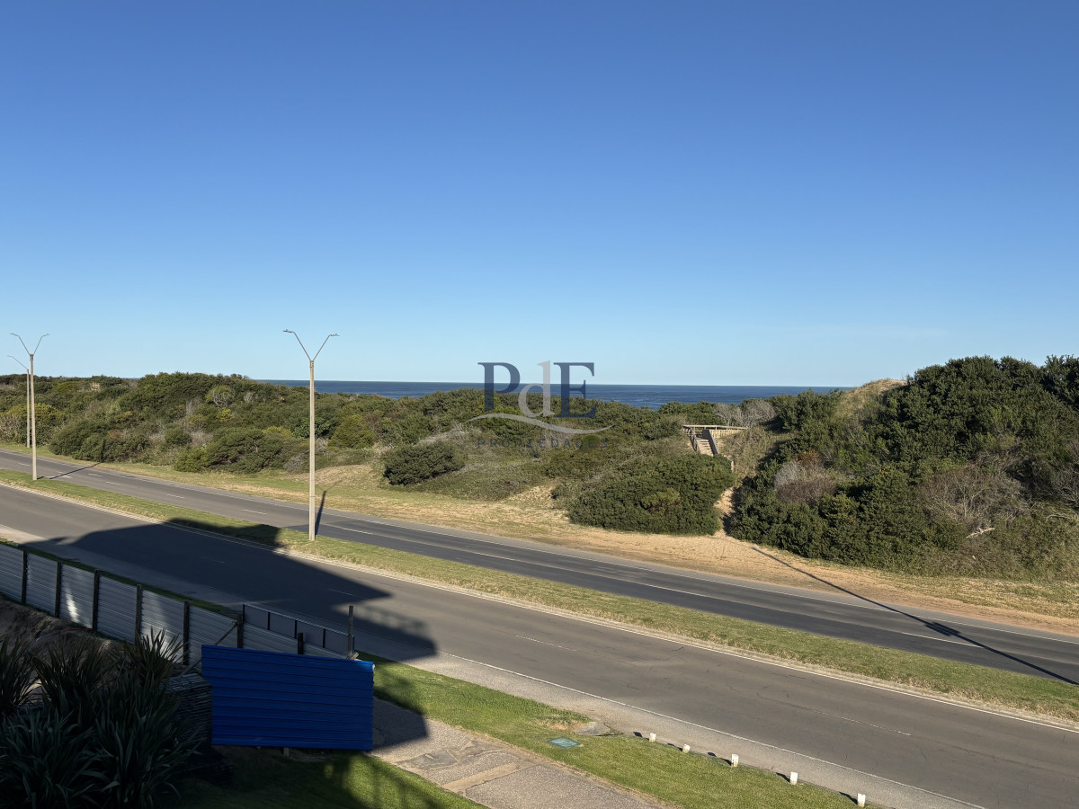 Importante apartamento frente al mar, primera línea. Playa Brava - Imagen 3