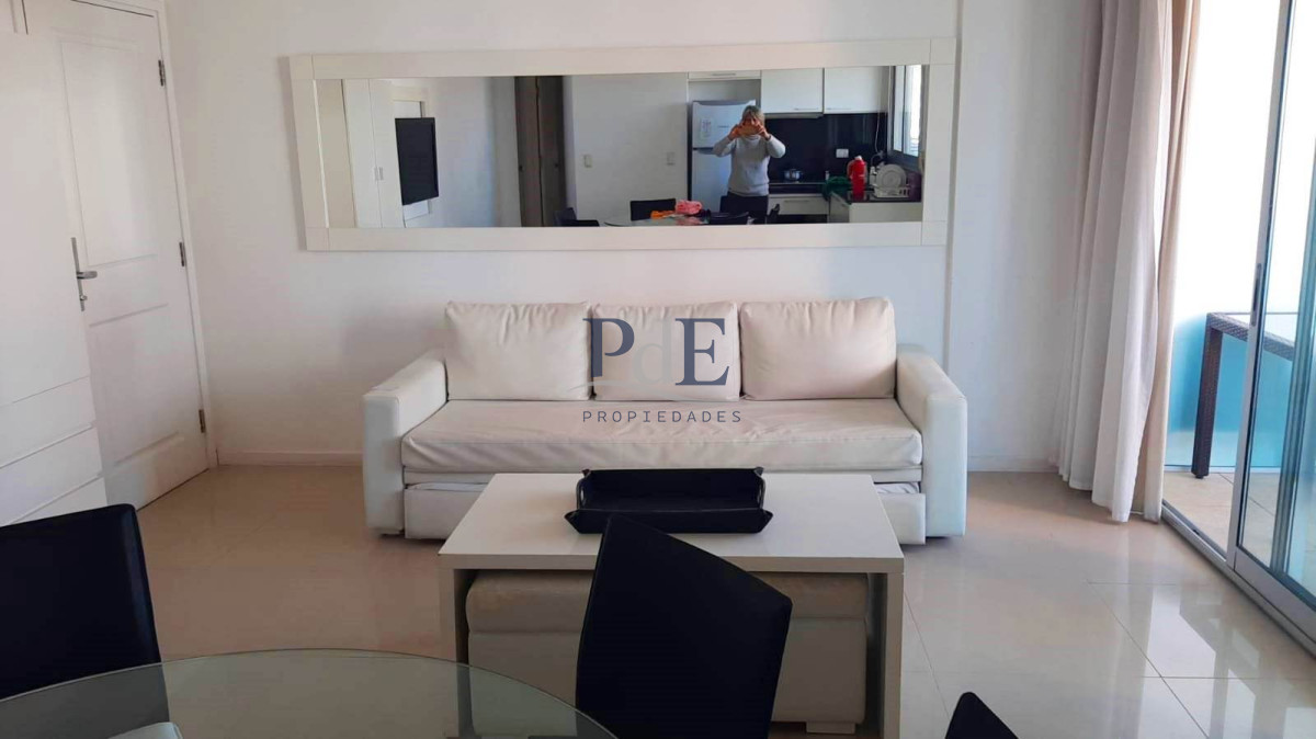 Apartamento sobre Avenida Chiverta 2 dormitorios y 2 baños. Punta del Este - Imagen 1