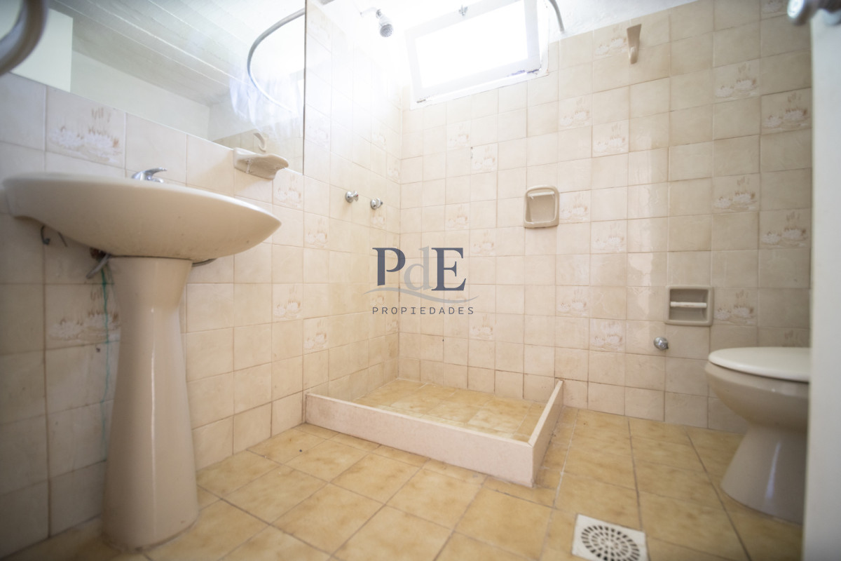 Casa en venta | 3 dormitorios en dos plantas, terreno de 450 m², a 200 m del mar. Ubicación: Punta Piedras, Punta del Este - Imagen 11
