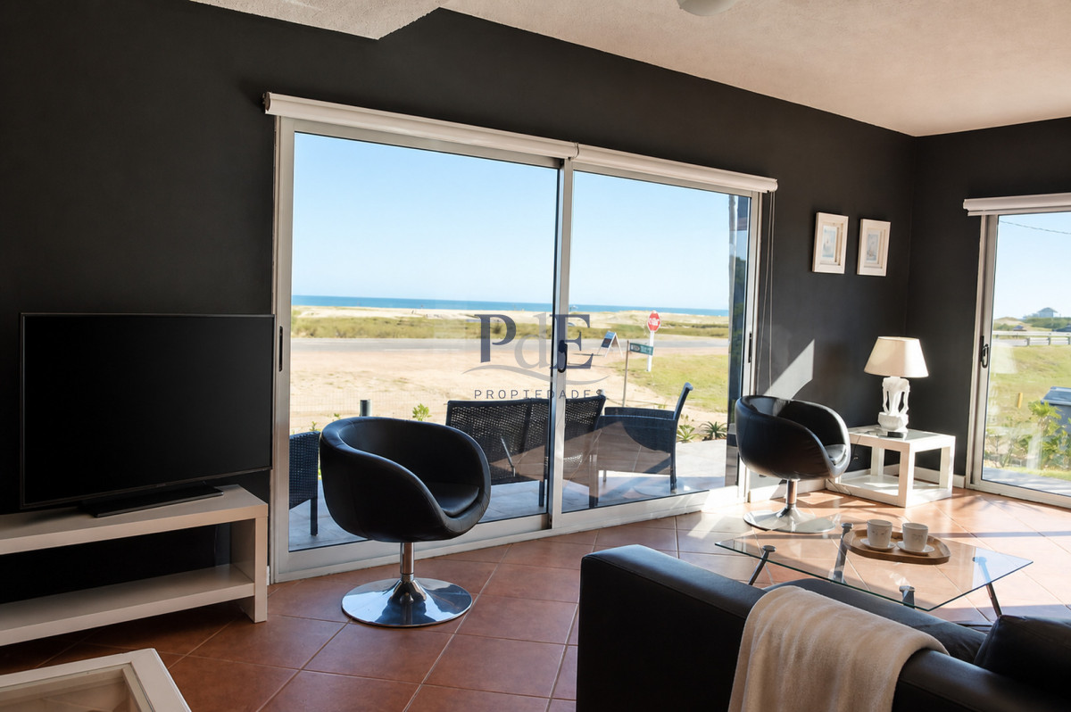 Casa en alquiler | frente al mar, 3 dormitorios, piscina. Ubicación: El Chorro, Punta del Este - Imagen 14