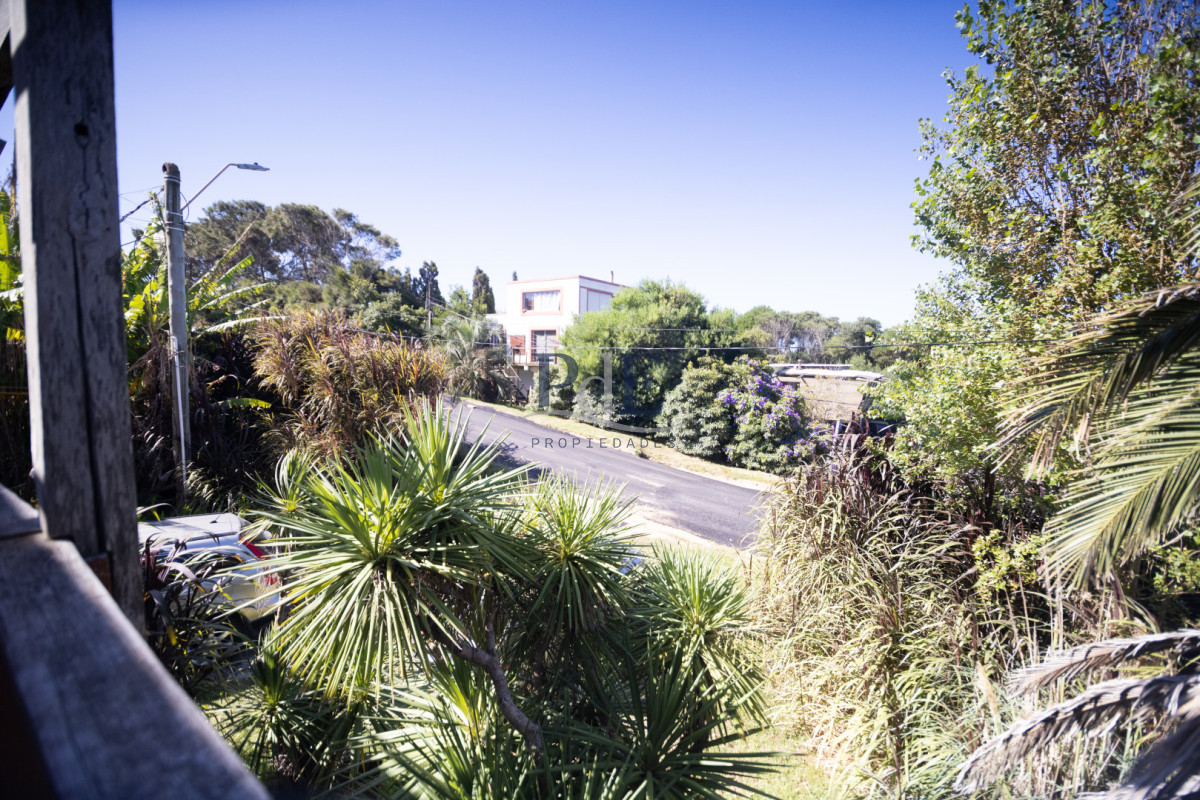 Casa en venta | 3 dormitorios en dos plantas, terreno de 450 m², a 200 m del mar. Ubicación: Punta Piedras, Punta del Este - Imagen 19
