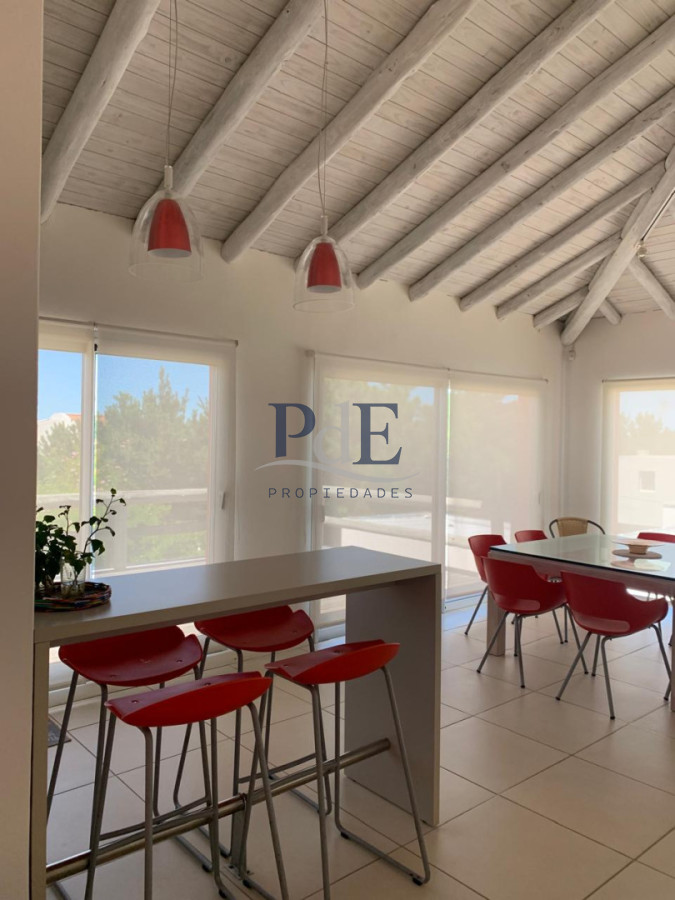 Casa en alquiler | Temporada 2026-2027, 4 dormitorios, 2 suites, para 8 personas, a 50 m del mar. Ubicación: Tio Tom, Punta Ballena - Imagen 9