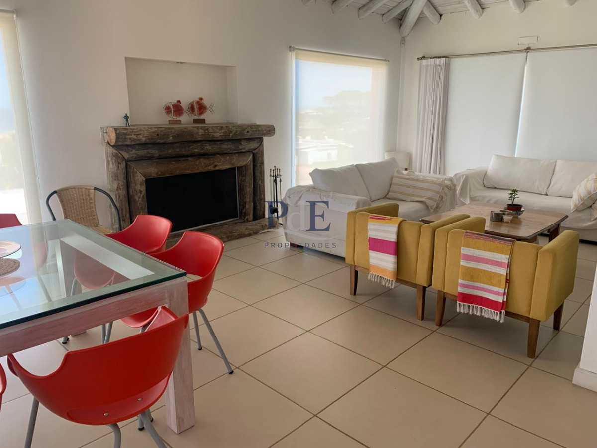Casa en alquiler | Temporada 2026-2027, 4 dormitorios, 2 suites, para 8 personas, a 50 m del mar. Ubicación: Tio Tom, Punta Ballena - Imagen 7