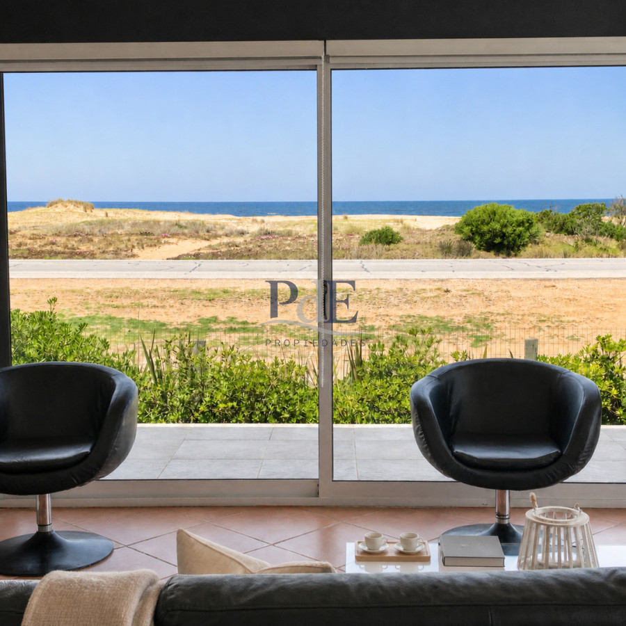 Casa en alquiler | frente al mar, 3 dormitorios, piscina. Ubicación: El Chorro, Punta del Este - Imagen 1