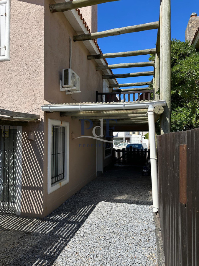 Casa en venta | A 50 m del mar, terreno de 297 m² y apartamento independiente. Ubicación: Península, Punta del Este - Imagen 19