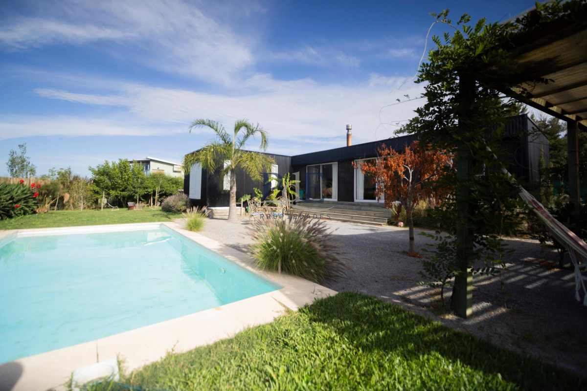Casa en Miramar Acres - Piscina Climatizada y Cancha de Fútbol