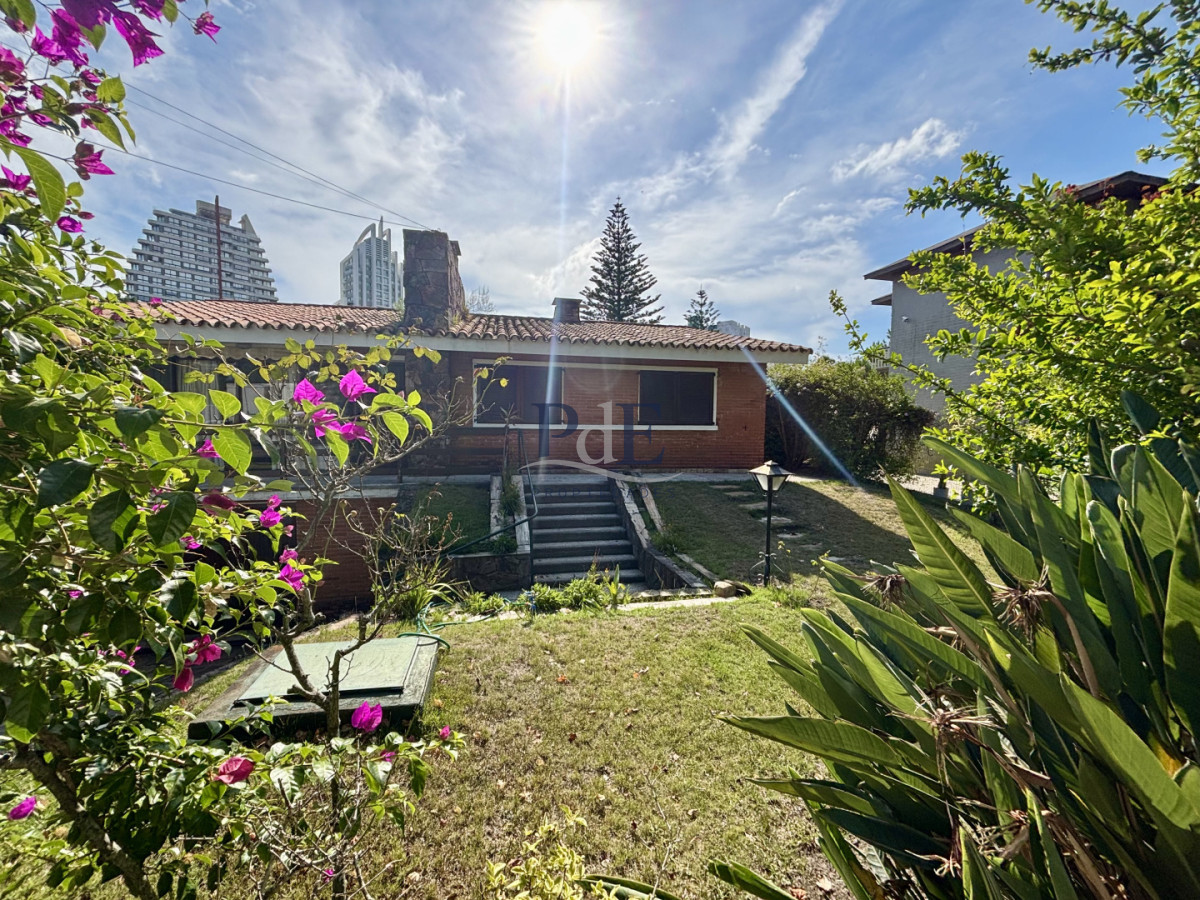 Casa 3 dorm | Sobre Chiossi | Comercial o Vivienda solida construcción. - Imagen 3