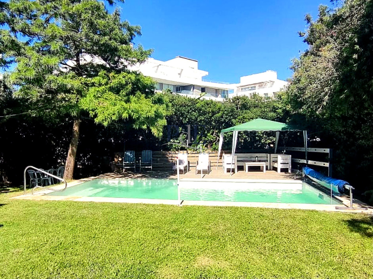 Casa en Pinares a metros de Playa Mansa | Punta del Este - Imagen 1