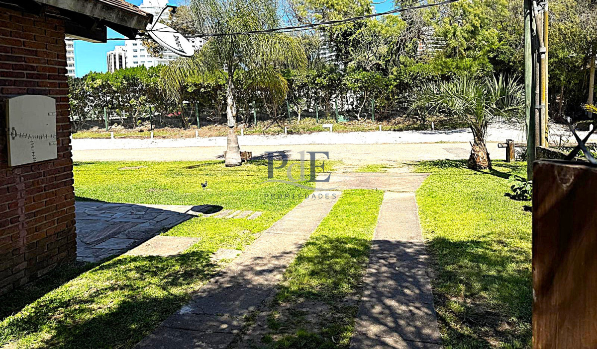 Casa en alquiler | 2 dormitorios, 2 baños, para la temporada 2026-2027. Ubicación: Aidy Grill, Punta del Este