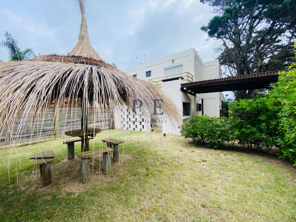 Casa en venta | 3 dormitorios, 2 baños, a 100 m del mar. Ubicación: Tio Tom, Punta Ballena - Imagen 4