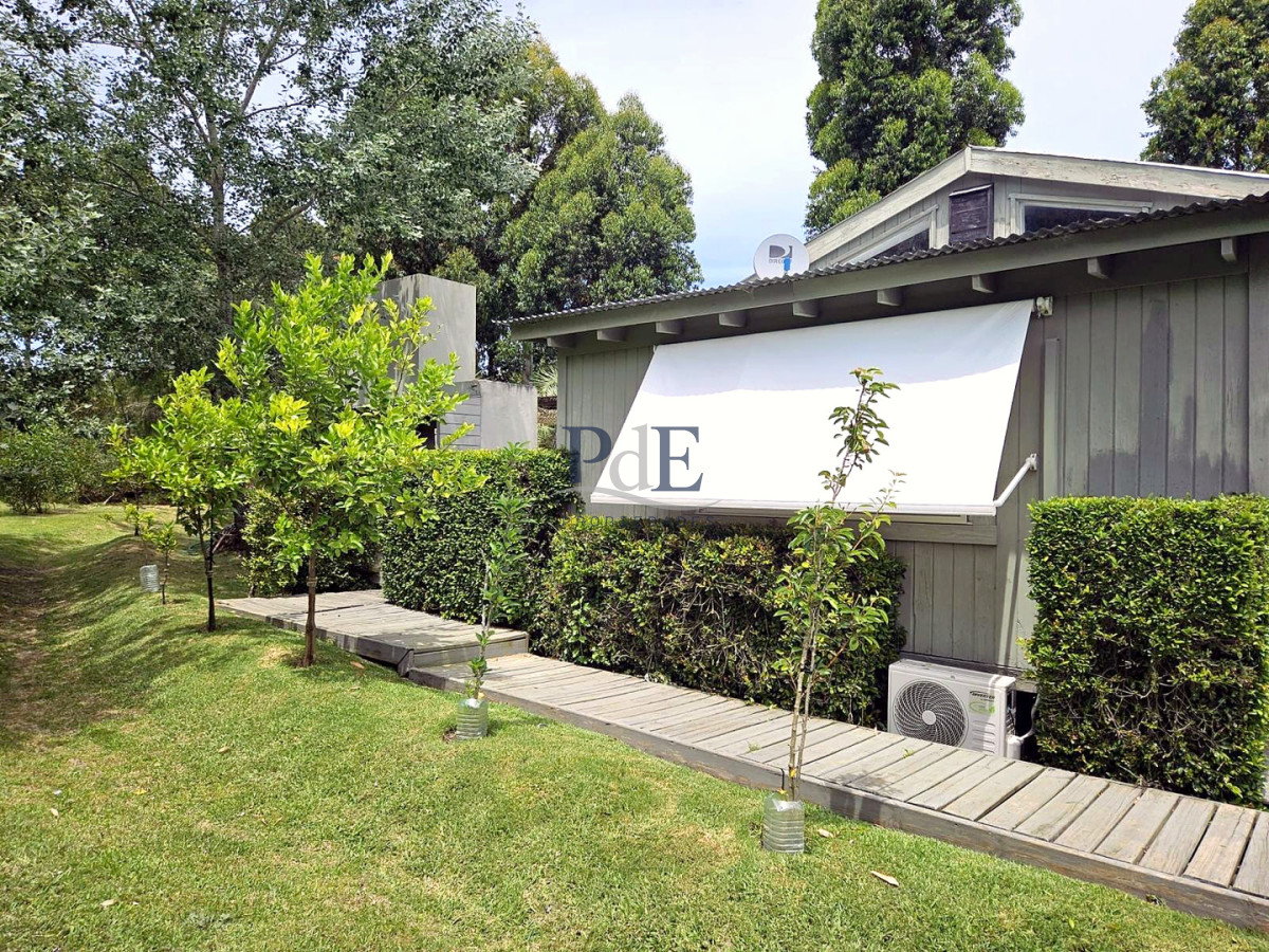 Casa en alquiler | Temporada 2026-2027, 3 dormitorios, 3 baños, para 6 personas, a pasos del club. Ubicación: El Quijote, Punta del Este