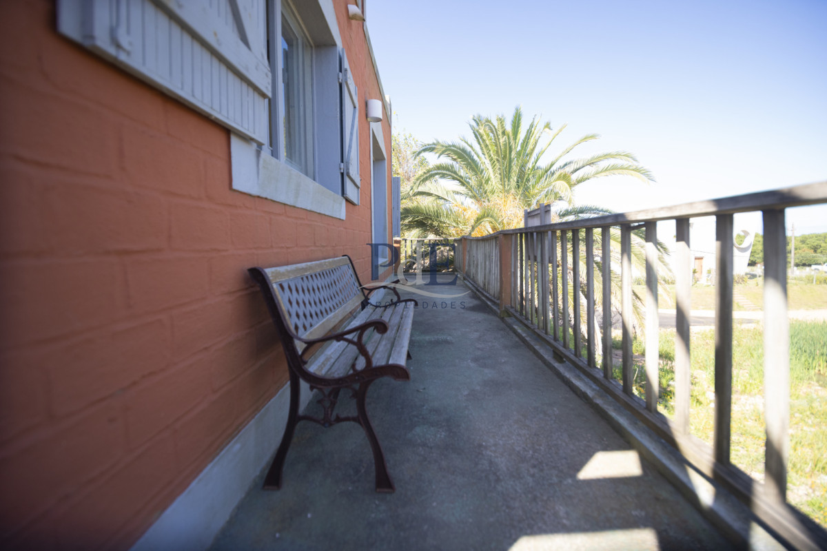 Casa en venta | 3 dormitorios en dos plantas, terreno de 450 m², a 200 m del mar. Ubicación: Punta Piedras, Punta del Este - Imagen 25