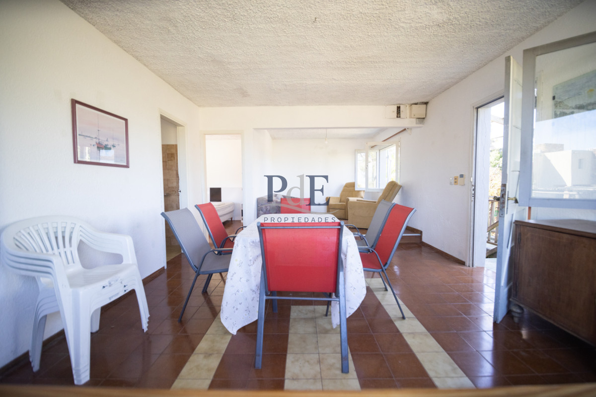 Casa en venta | 3 dormitorios en dos plantas, terreno de 450 m², a 200 m del mar. Ubicación: Punta Piedras, Punta del Este - Imagen 3