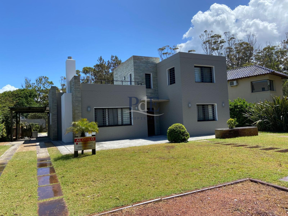 Casa en Portezuelo, Punta Ballena, a pasos del mar!!!